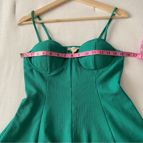 Green Padded Camisole Peplum Top - Picture 4 of 9